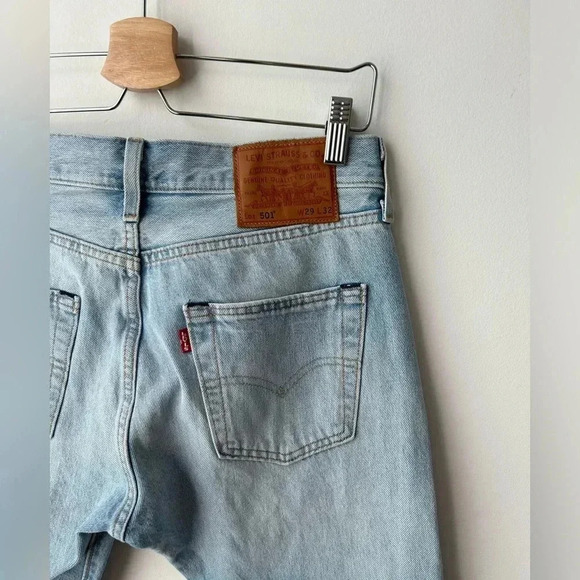 Levi’s 501 men’s straight  leg jeans light wash - Picture 9 of 9